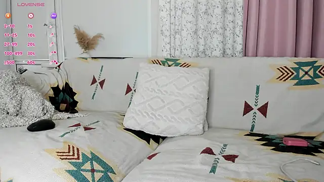 nelya_smallss webcam show