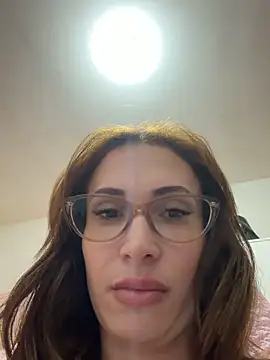 Irresistible24 Adlı Modelin Canlı XXX Sohbeti
