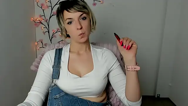 Lana_FoxyyのライブXXXチャット