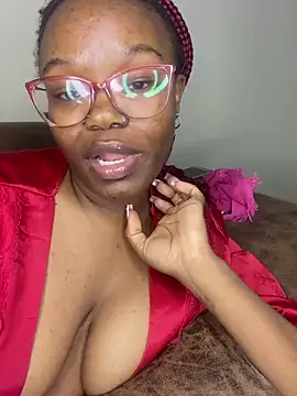 YummyMelanin117 Show in webcam