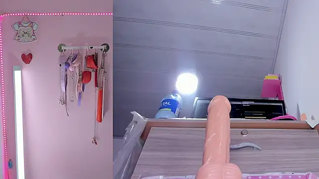 emily_foxxxii Adlı Modelin Canlı XXX Sohbeti