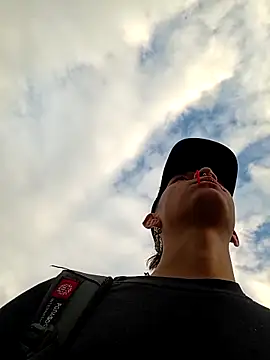 heyy_noah11 Adlı Modelin Canlı XXX Sohbeti