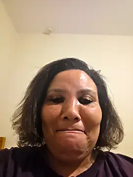 Curvy-Nthabi_X élő XXX-chatje