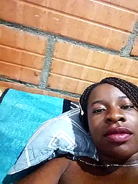 Pokazy przed kamerką – Ebonybaby777