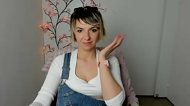 Chatroom XXX en direct de Lana_Foxyy