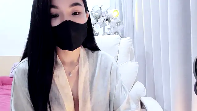 Natalie-Emilia Show in webcam