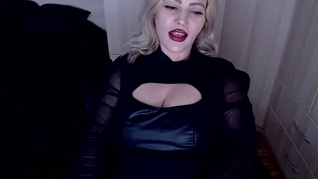 Chat +18 de MistressDemi ao vivo