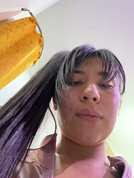 XXX chat uživo modela kim_monti