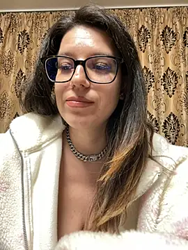 Chat +18 de NadiraNoor ao vivo