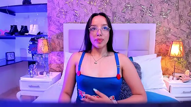 ValkyriaSteel's Live XXX Chat