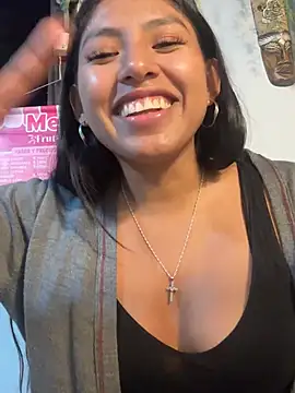 BrunetteBliss69 即時 XXX 聊天