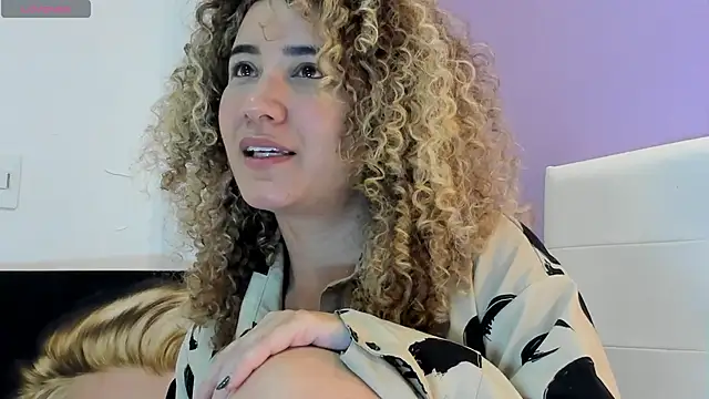 XXX chat uživo modela Charlotte11-11