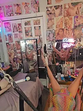 luvs2cumm69 现场XXX聊天