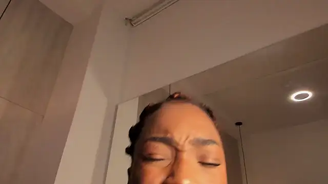 GenesisJordan élő XXX-chatje