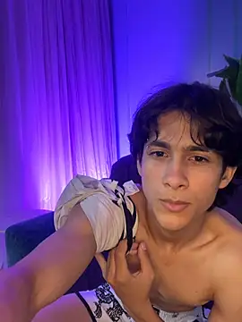 Chatroom XXX en direct de Cheys_Mast