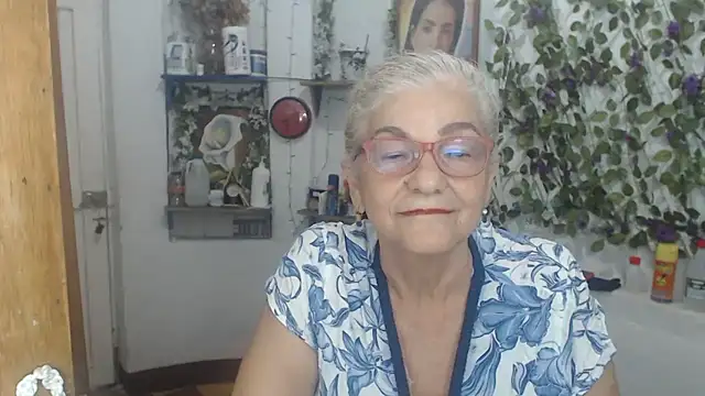 FunnyGrandma Show in webcam