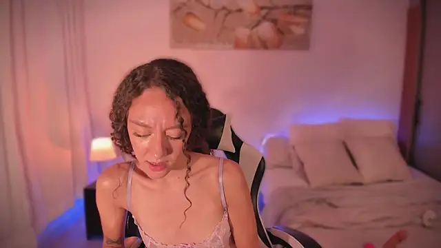 ChloeMoreti Adlı Modelin Canlı XXX Sohbeti