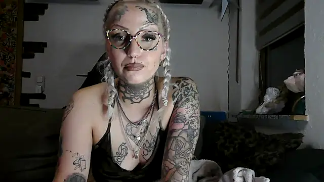 RoxxyInk Adlı Modelin Canlı XXX Sohbeti