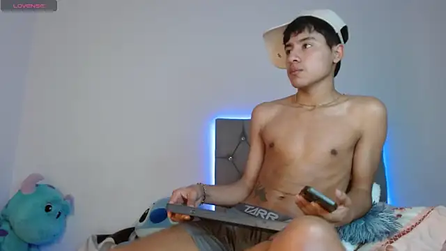 Sebas_fire4 élő XXX-chatje