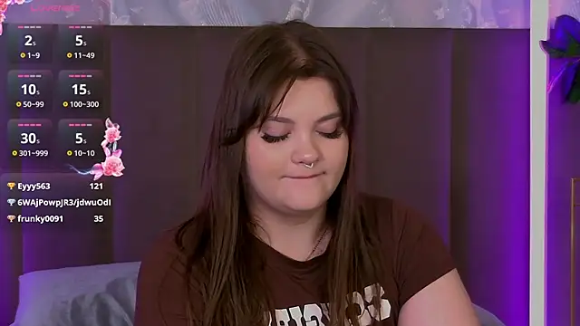 EmilyHyde élő XXX-chatje