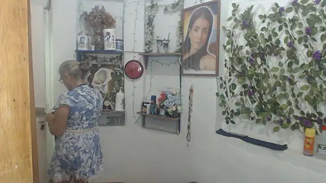 FunnyGrandma's Live XXX Chat