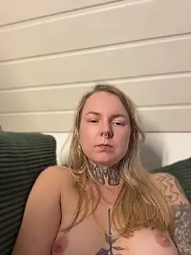 toy-girl's Live XXX Chat