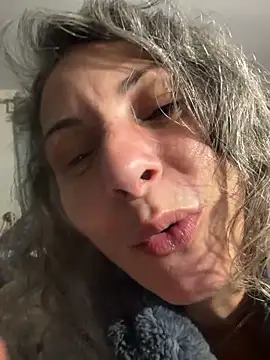 cumguzzler143 élő XXX-chatje