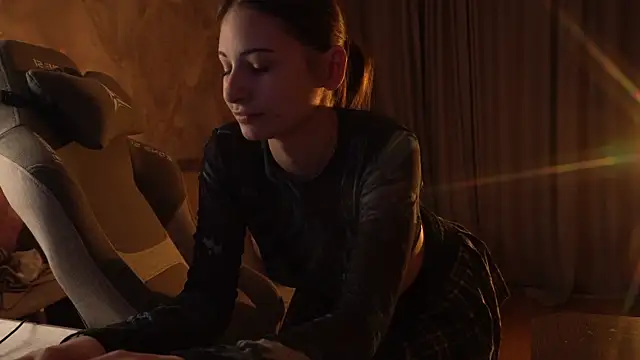 LumeNova Adlı Modelin Canlı XXX Sohbeti