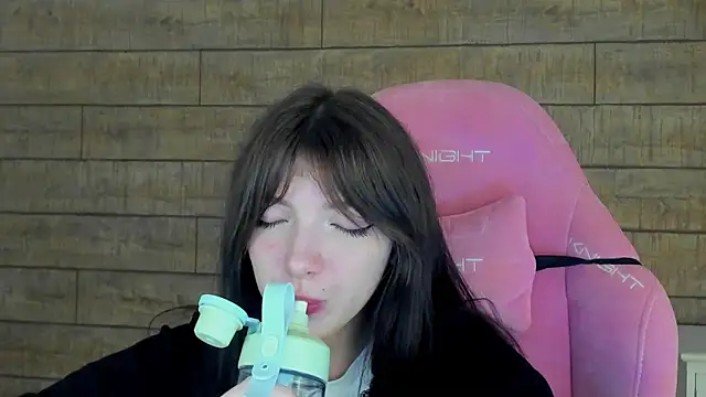 SophiaProve's Live XXX Chat