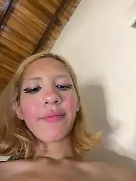 SweetBunnyGF Show in webcam