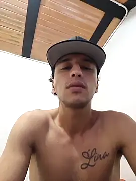 Santi2323xxX Webcam Show