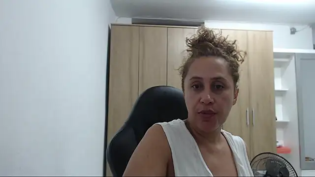 XXX chat uživo modela RoxanaLove9