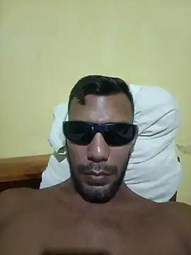 UnreadyChutzpa live XXX chat