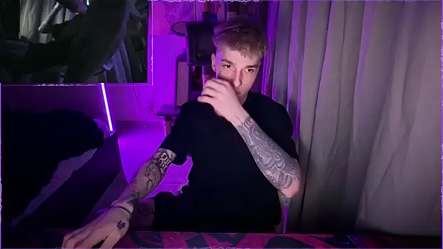 XXX chat uživo modela davesinner