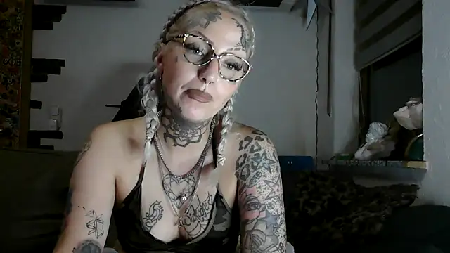 RoxxyInk's Live XXX Chat
