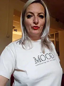 LadyTouch live XXX chat