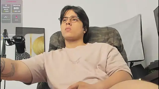 Živý XXX chat Thom_Ohtani