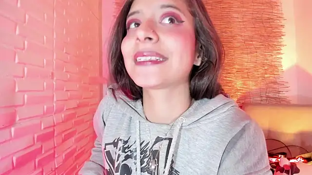 Misha_Lover Adlı Modelin Canlı XXX Sohbeti