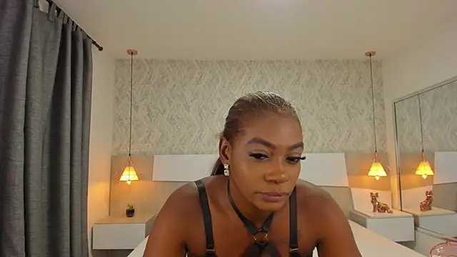Chat +18 de Tisha-Cole ao vivo