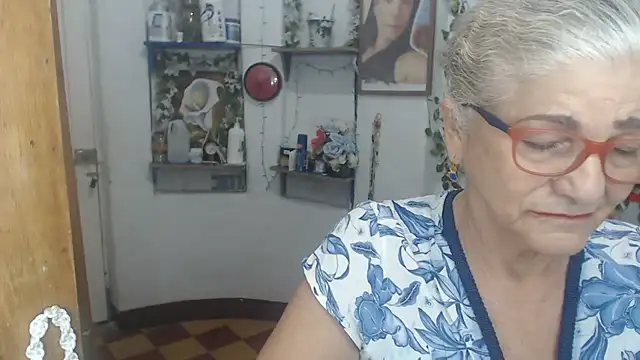 FunnyGrandma: διαδικτυακό σόου στην κάμερα