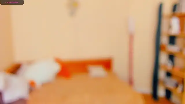 LynnCiprian Adlı Modelin Canlı XXX Sohbeti