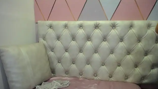 Živý XXX chat Little18Doll