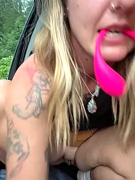SheIsSomething Live XXX-Chat