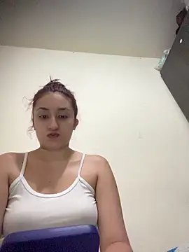 EsmeraldaNaim's Live XXX Chat