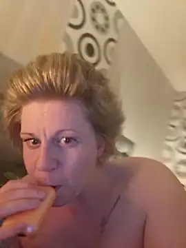 dutch-blond live XXX chat