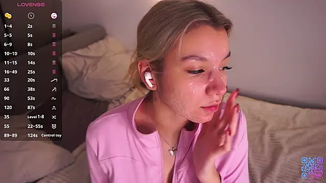 BrynnHolversonn Webbikameraesitys