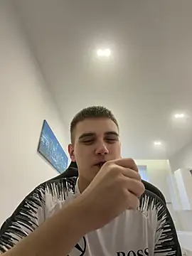 WARDEN_w – Naživo XXX chat