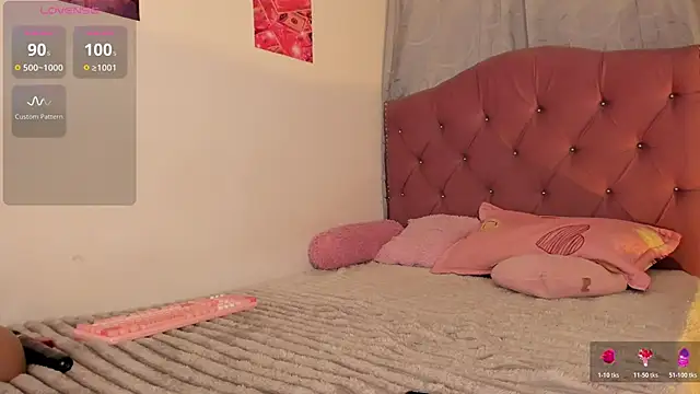 charlotte-Love09 Show in webcam