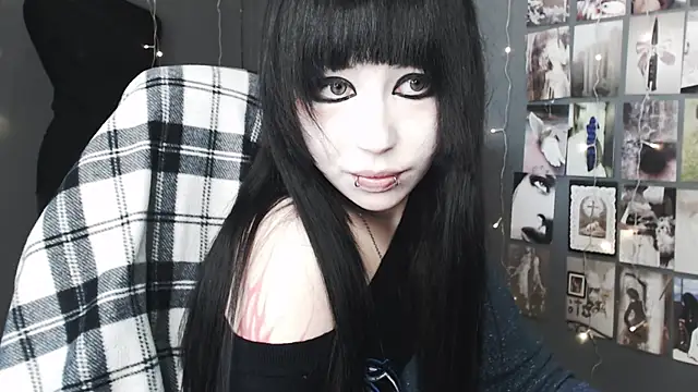 lucy8bit Webcam Show