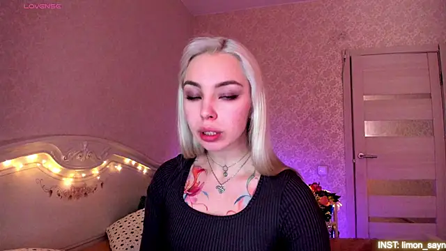 LillyMoure_ live XXX chat